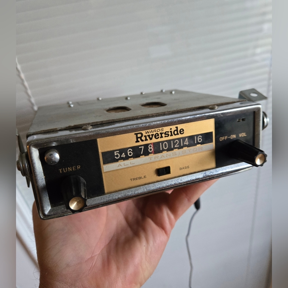 Vintage Wards Riverside All Transistor Portable Radio - Picture 2 of 8